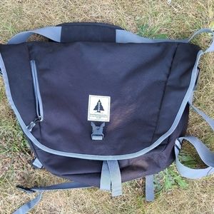 Woods  Canvas Messenger Bag